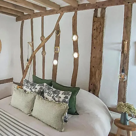 4 Bedroom Cozy In Epaignes