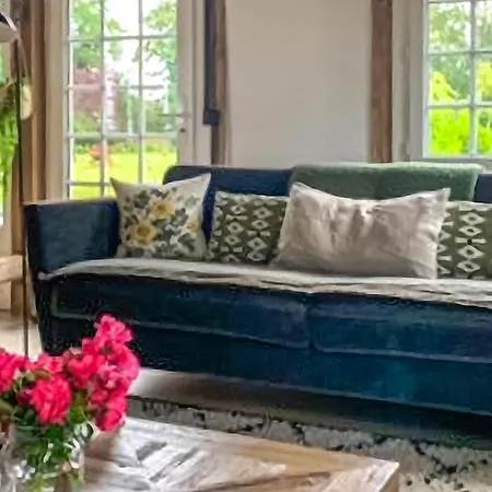 4 Bedroom Cozy In Epaignes