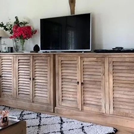 4 Bedroom Cozy In Epaignes